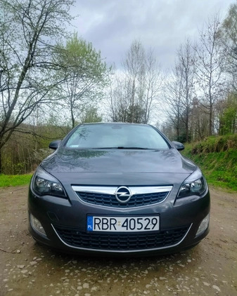 Opel Astra cena 21000 przebieg: 210000, rok produkcji 2010 z Karczew małe 79
